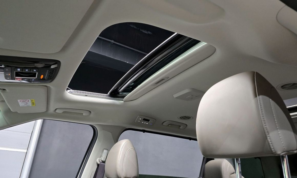 Kia Carnival 9-Seater Signature, 2025