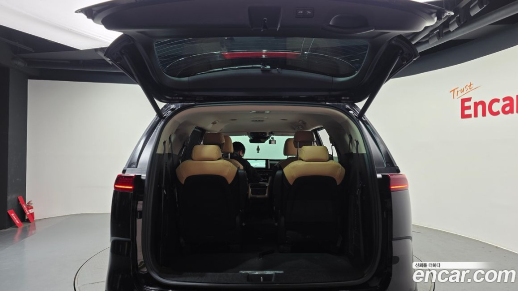 Kia Carnival 9-Seater Noblesse, 2023