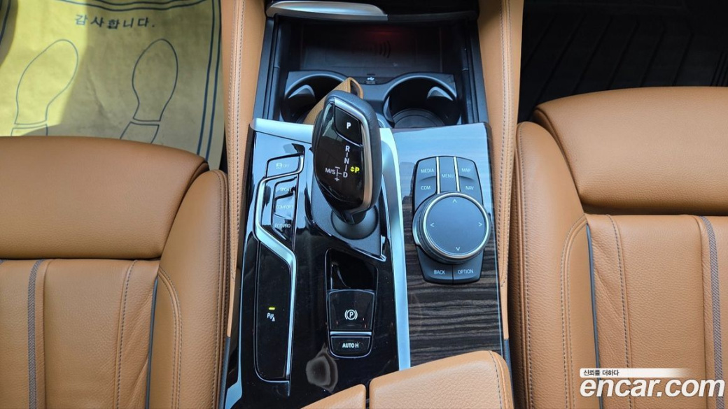 BMW 5-Series 520i Luxury, 2022