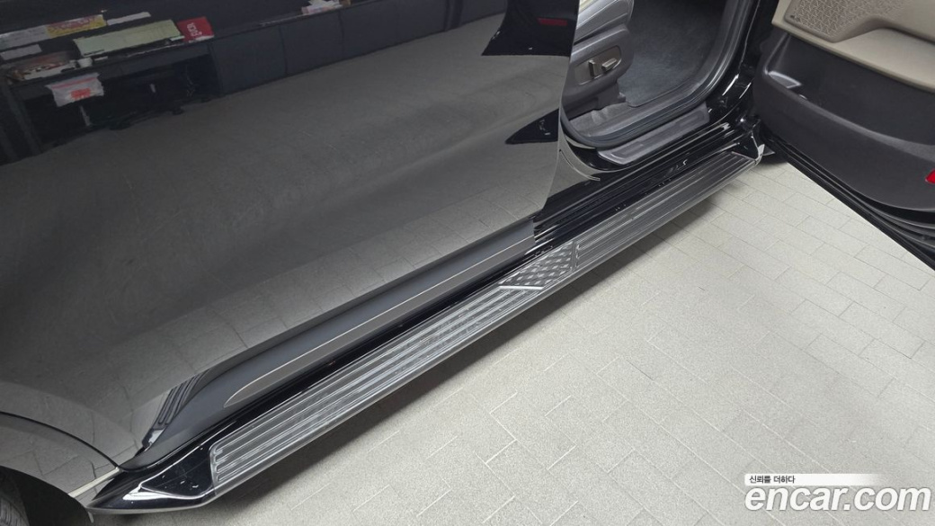 Kia Carnival 7-Seater Gravity, 2025