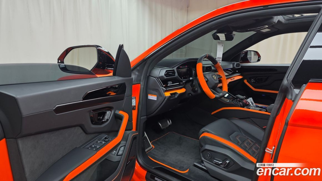 Lamborghini Urus 4.0 V8 SE, 2025