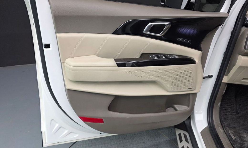 Kia Carnival 9-Seater Signature, 2023