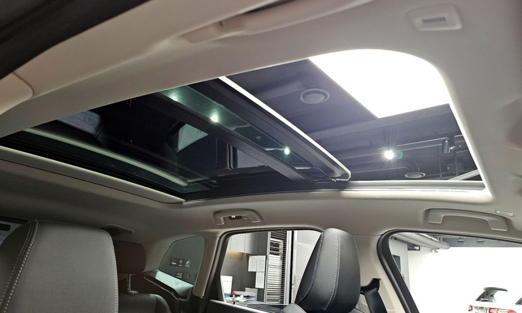 BMW 2-Series 220i Luxury, 2023