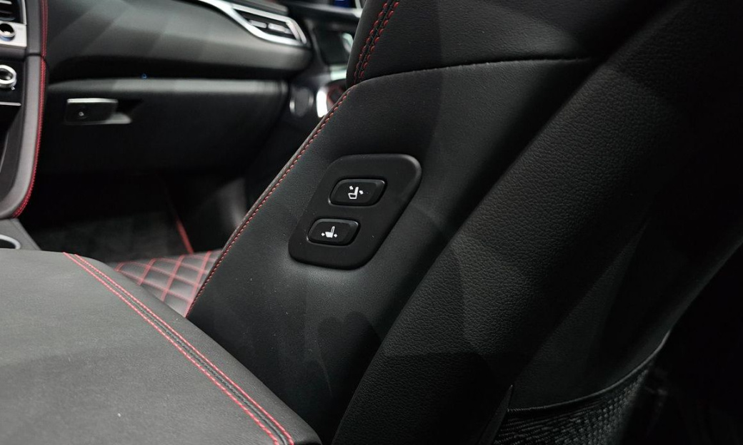 Genesis G70 Gasoline 2.5T 4WD, 2025