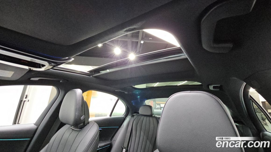 Mercedes-Benz E-Class E300 4MATIC Exclusive, 2025