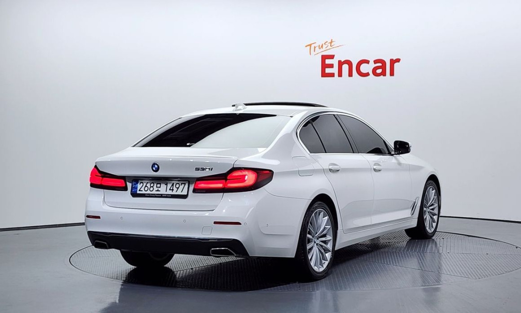 BMW 5-Series 530i Luxury, 2023