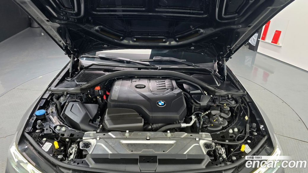 BMW 3-Series 320i Touring, 2023