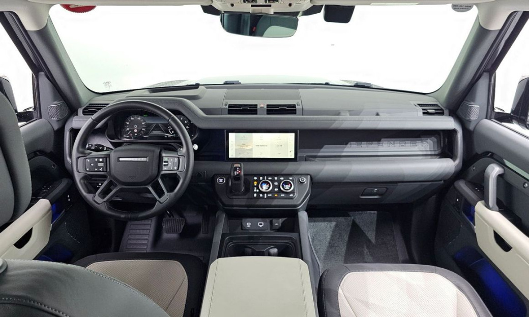 Land Rover Defender 110 P300 X-Dynamic SE, 2024
