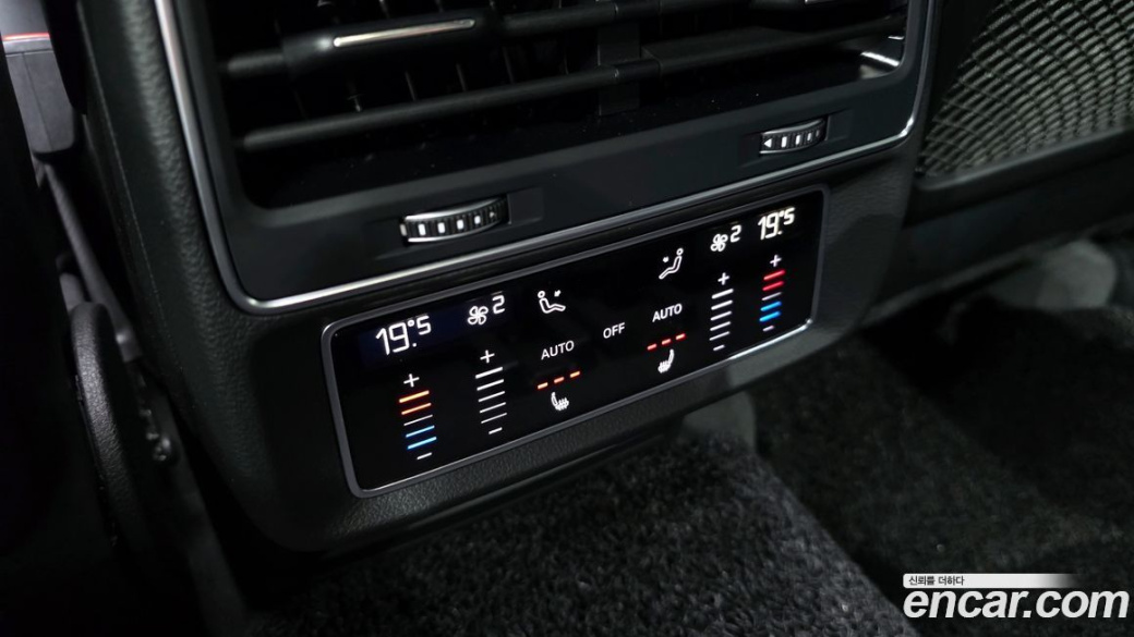 Audi Q8 55 TFSI Quattro Premium, 2022