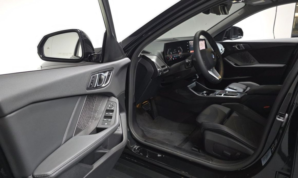 BMW 1-Series 120, 2025
