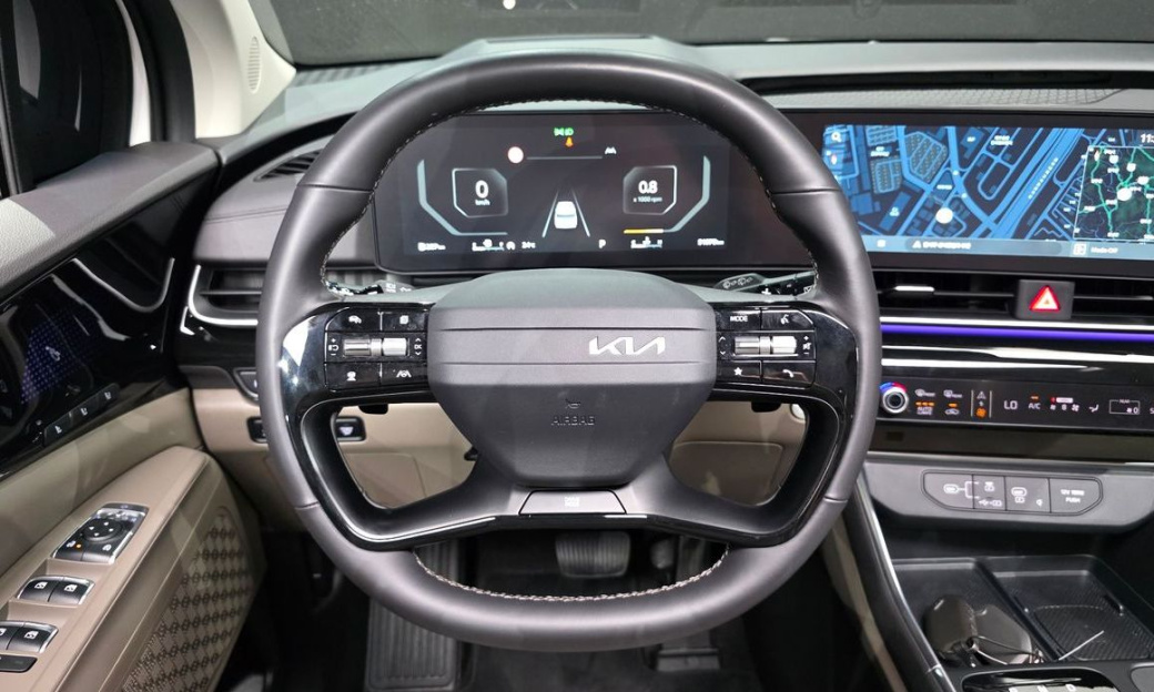Kia Carnival 9-Seater Signature, 2025