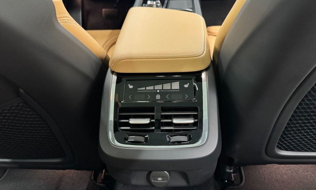 Volvo V60 B5 Ultra AWD, 2025