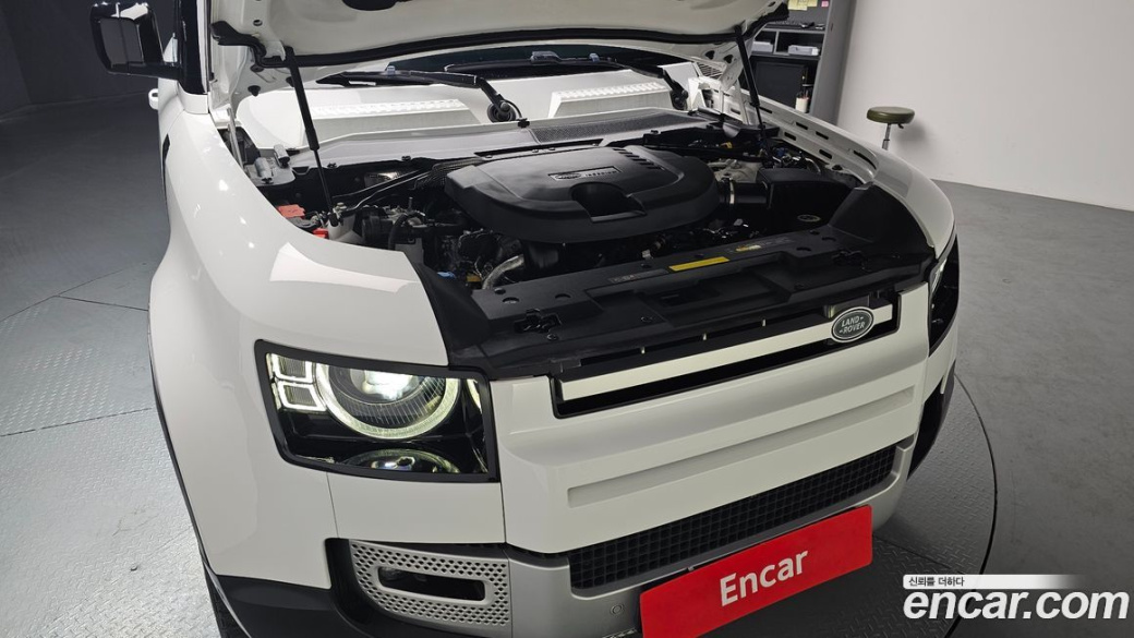 Land Rover Defender 90 D250 SE, 2022