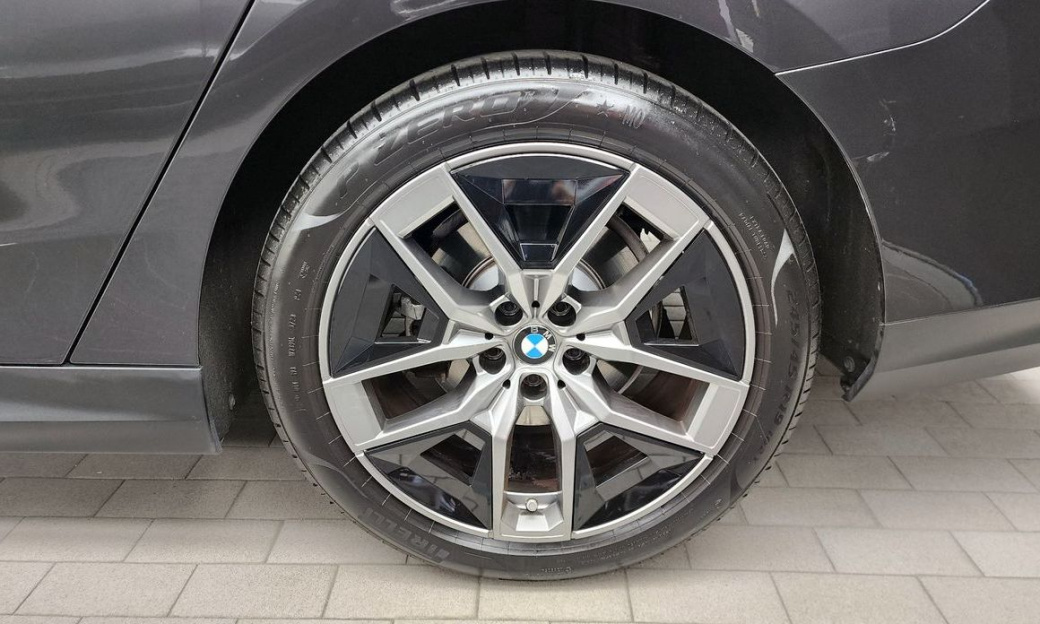 BMW 5-Series 520i, 2024