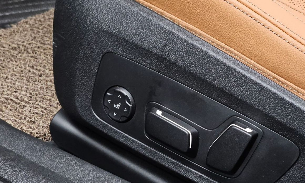 BMW 3-Series 320i M Sport, 2025