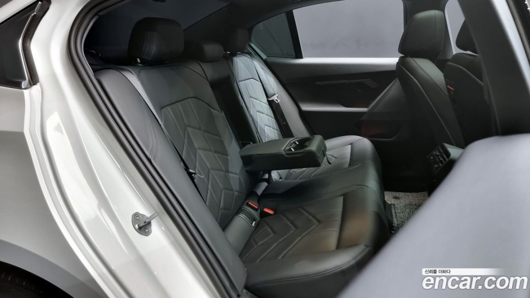BMW 5-Series 520i, 2025