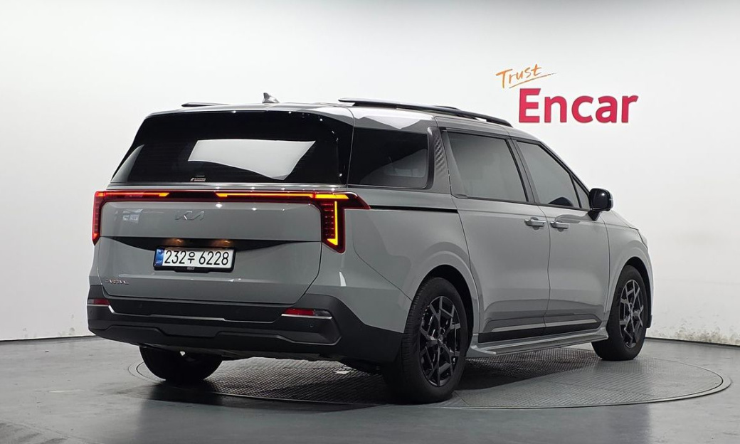 Kia Carnival 9-Seater Gravity, 2025