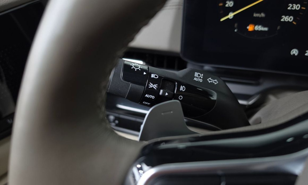 Kia Carnival 7-Seater Signature, 2024