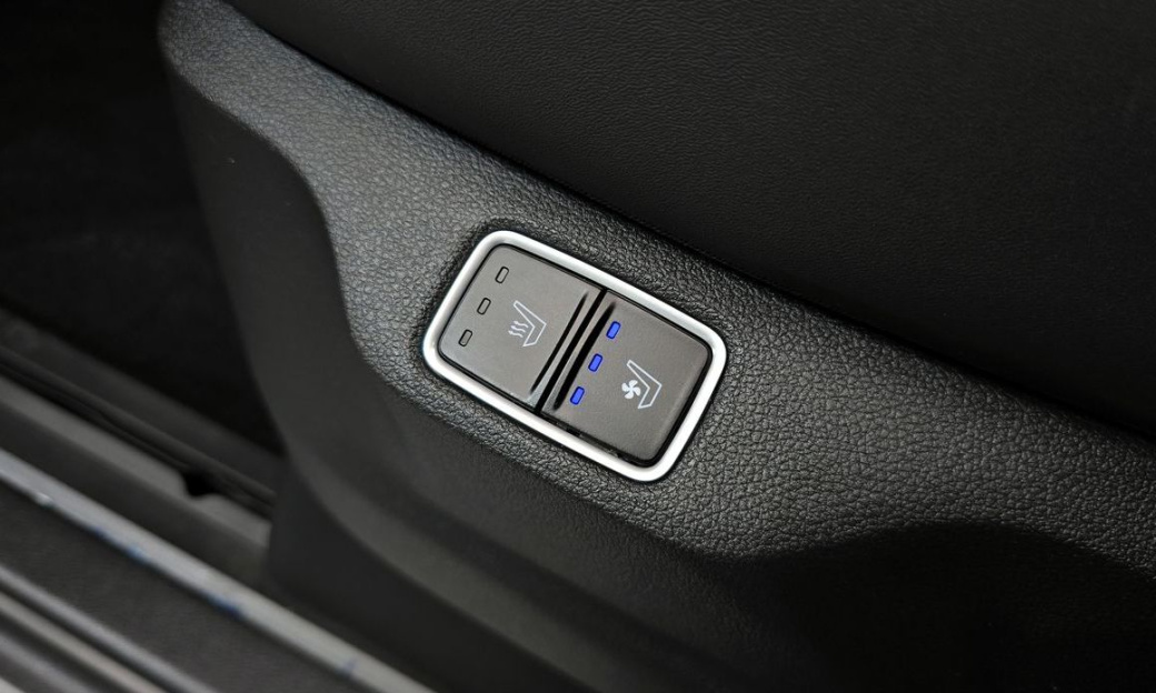 Hyundai Staria 4WD Lounge 9-Seater, 2025