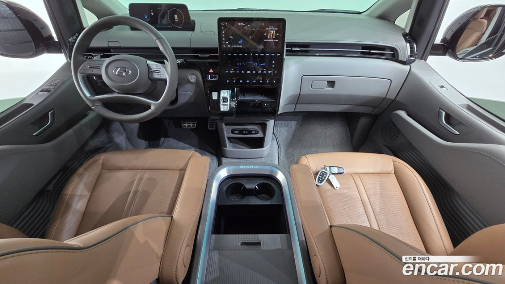 Hyundai Staria 4WD Lounge 9-Seater, 2023