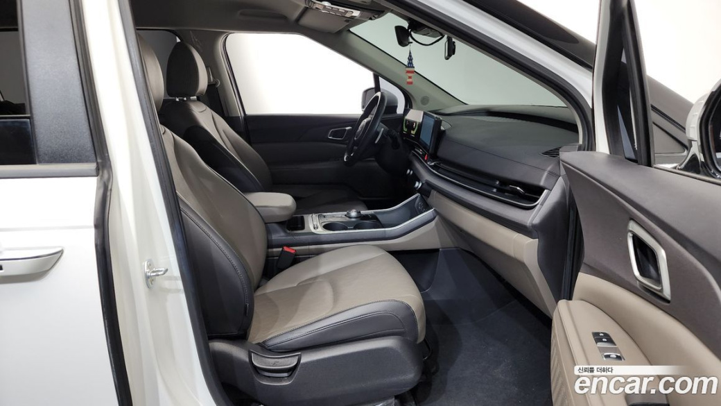 Kia Carnival 9-Seater Prestige, 2024