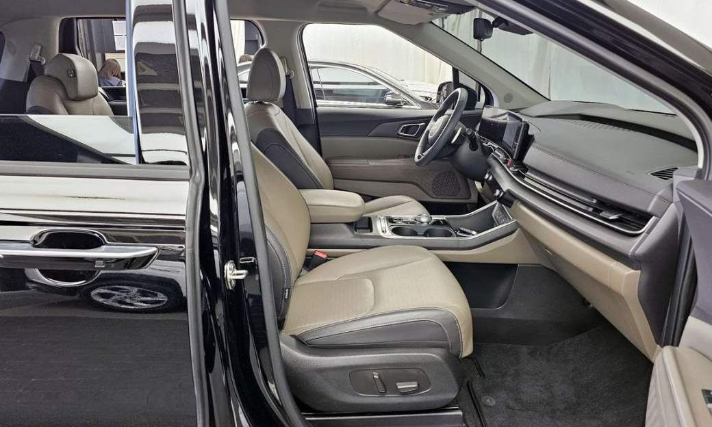 Kia Carnival 9-Seater Noblesse, 2024