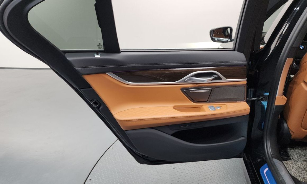BMW 7-Series 740i Design Pure Excellence, 2022