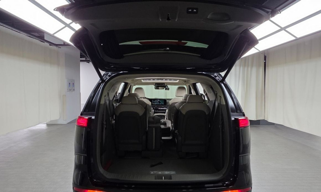 Kia Carnival 11-Seater Signature, 2023