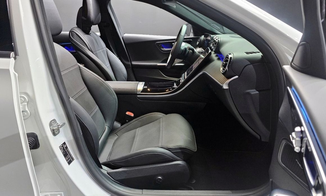 Mercedes-Benz C-Class C300 4MATIC Avantgarde, 2024