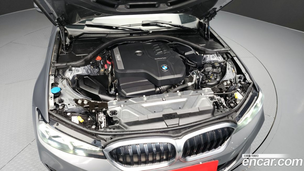 BMW 3-Series 320i, 2023