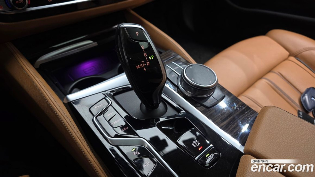 BMW 5-Series 520i Luxury, 2023
