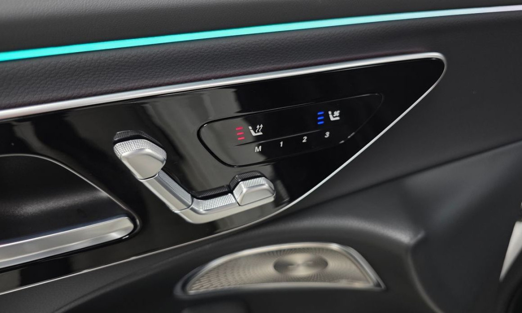 Mercedes-Benz E-Class E300 4MATIC AMG Line, 2025