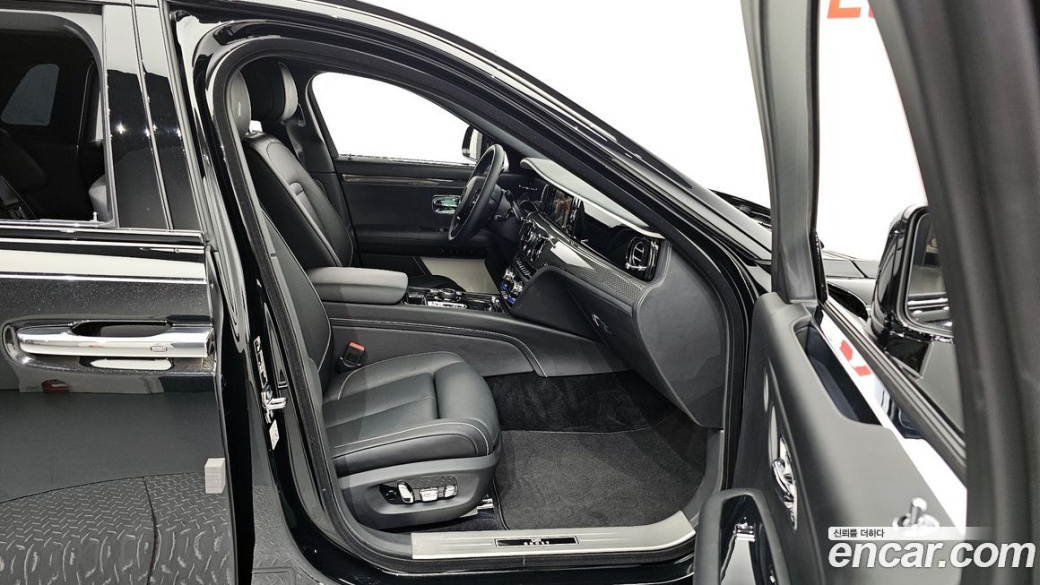 Rolls-Royce Ghost 6.7 V12 Black Badge, 2023