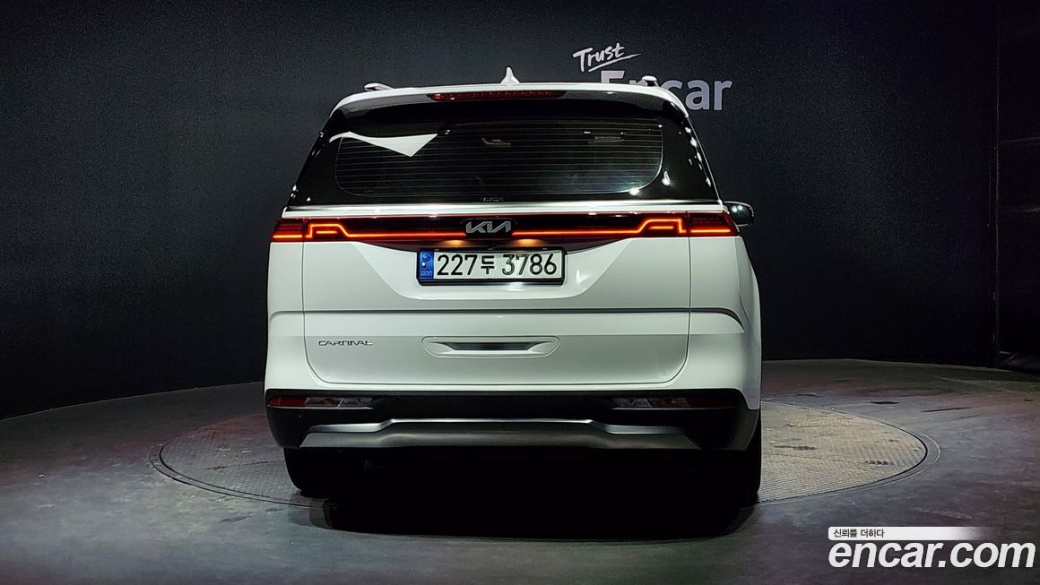 Kia Carnival 9-Seater Signature, 2023
