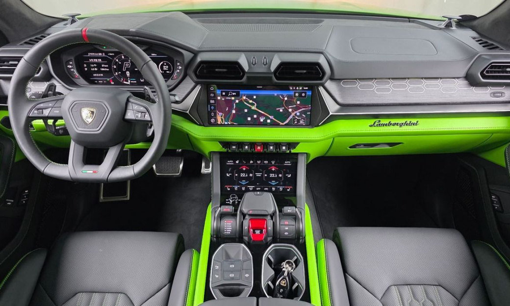 Lamborghini Urus 4.0 V8 SE, 2025