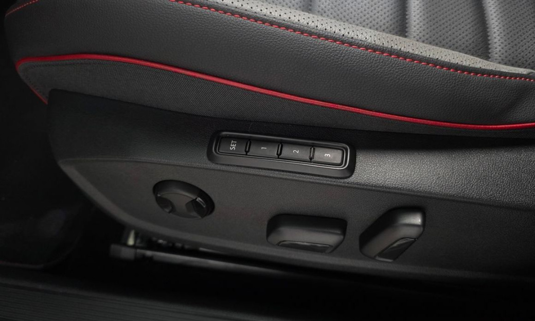 Volkswagen Golf 2.0 GTI, 2024