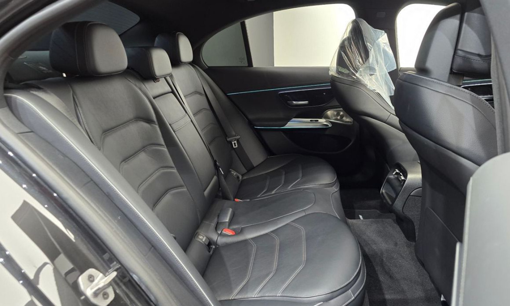 Mercedes-Benz E-Class E300 4MATIC AMG Line, 2024