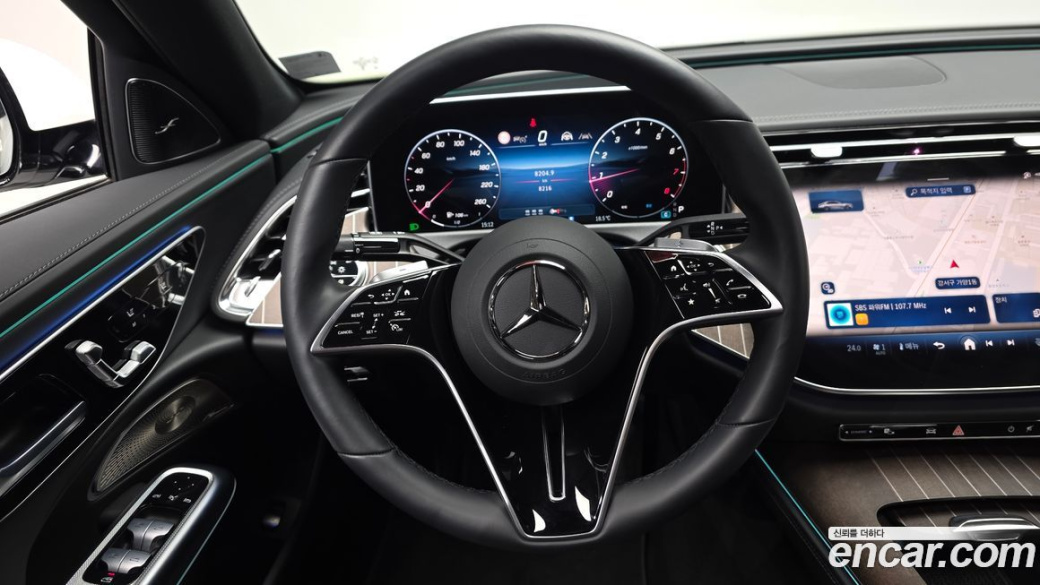 Mercedes-Benz E-Class E300 4MATIC Exclusive, 2025