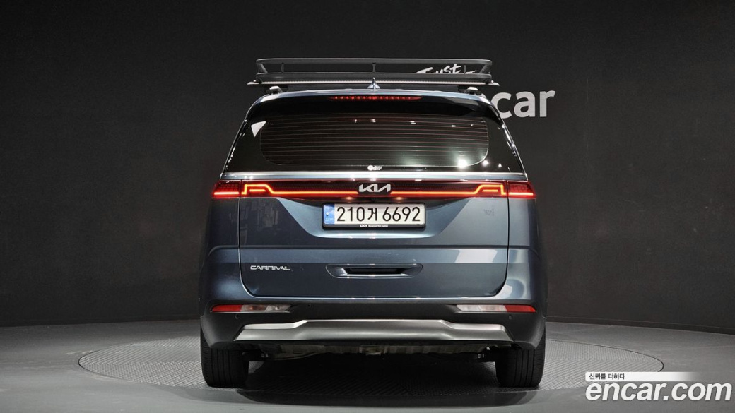 Kia Carnival 7-Seater Signature, 2023