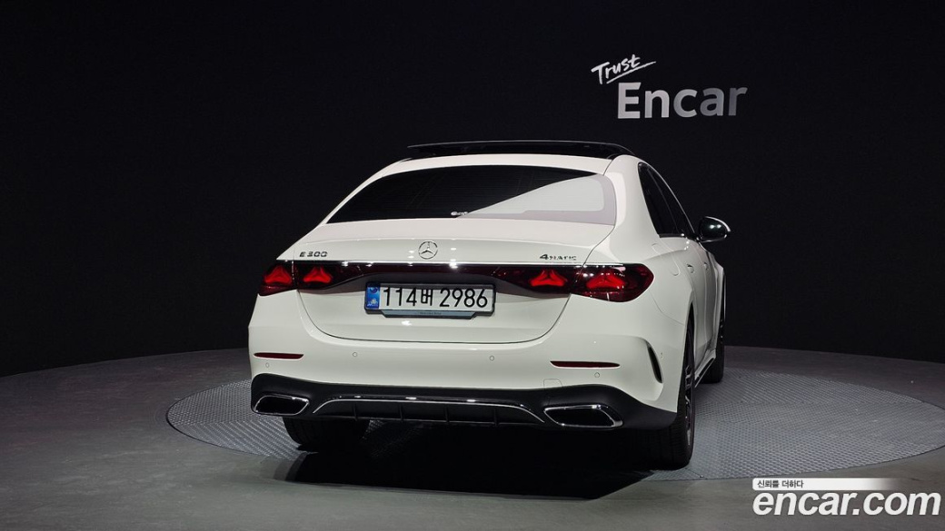 Mercedes-Benz E-Class E300 4MATIC AMG Line, 2026