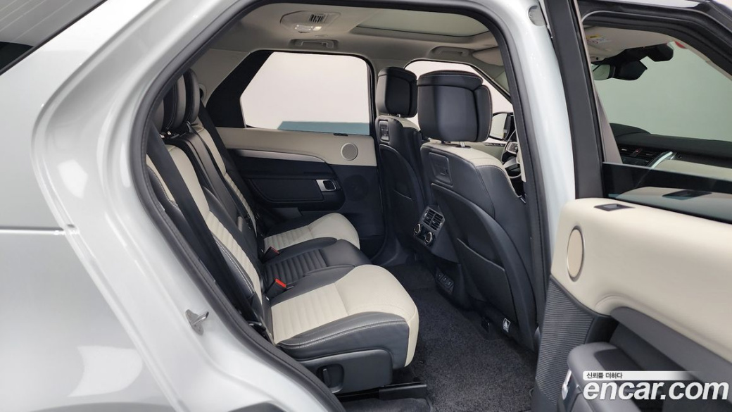 Land Rover Discovery P360 Dynamic HSE, 2025