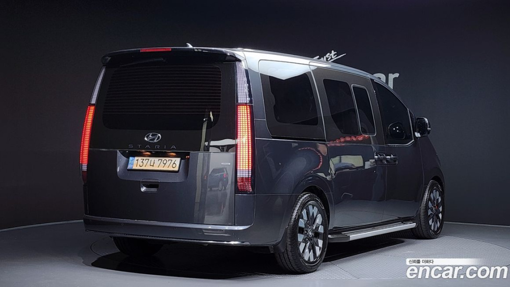 Hyundai Staria 4WD Lounge 7-Seater, 2023