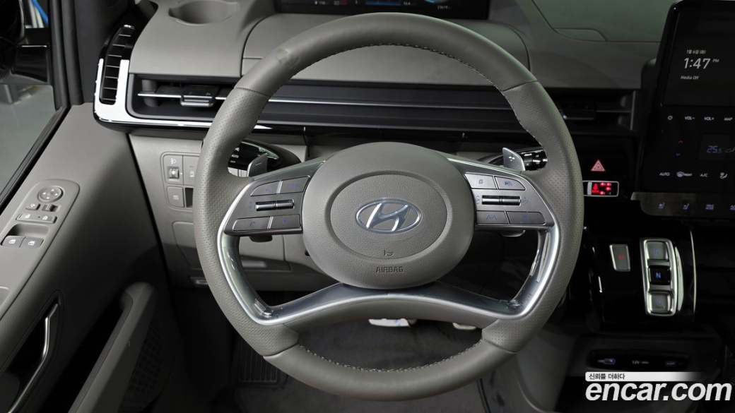 Hyundai Staria 4WD Lounge 7-Seater, 2024