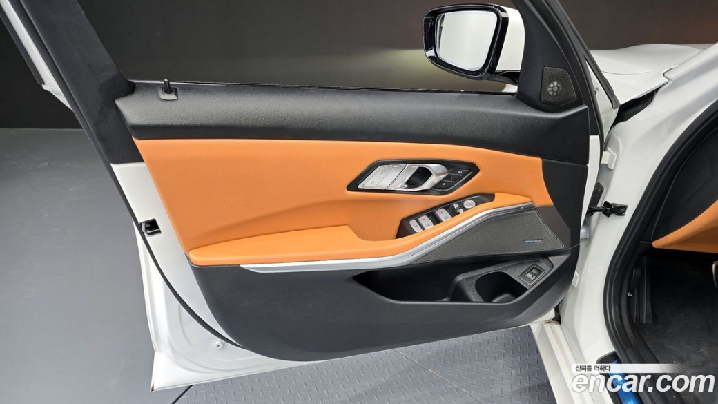BMW 3-Series 320i M Sport, 2024