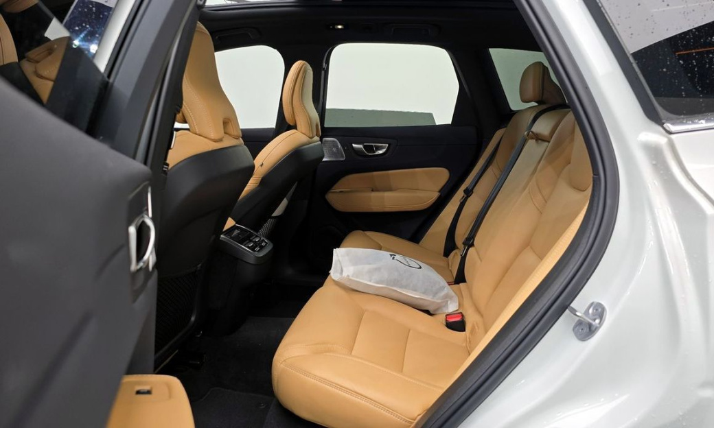 Volvo XC60 B6 Ultimate Bright, 2024