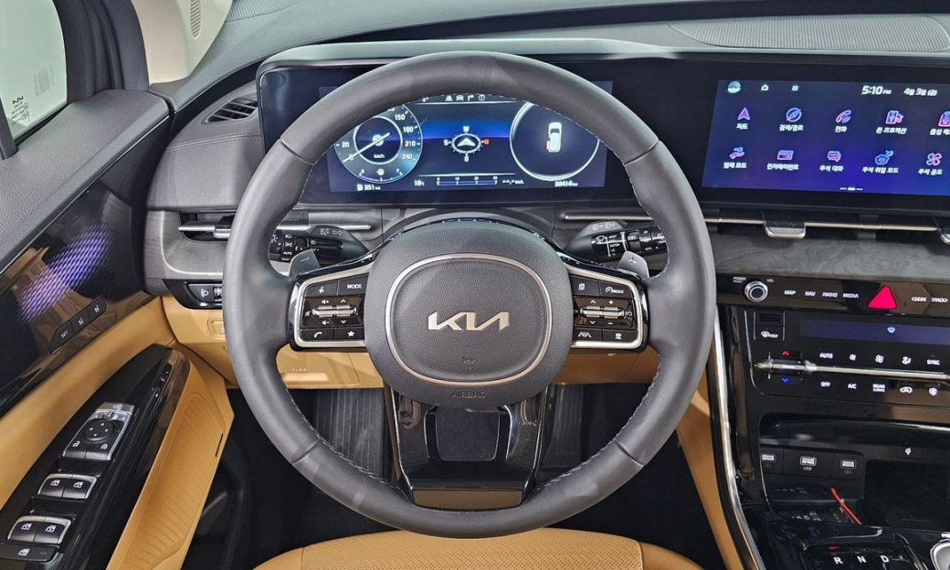 Kia Carnival 7-Seater Signature, 2023