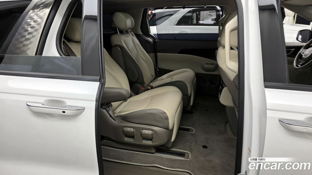Kia Carnival 7-Seater Signature, 2025
