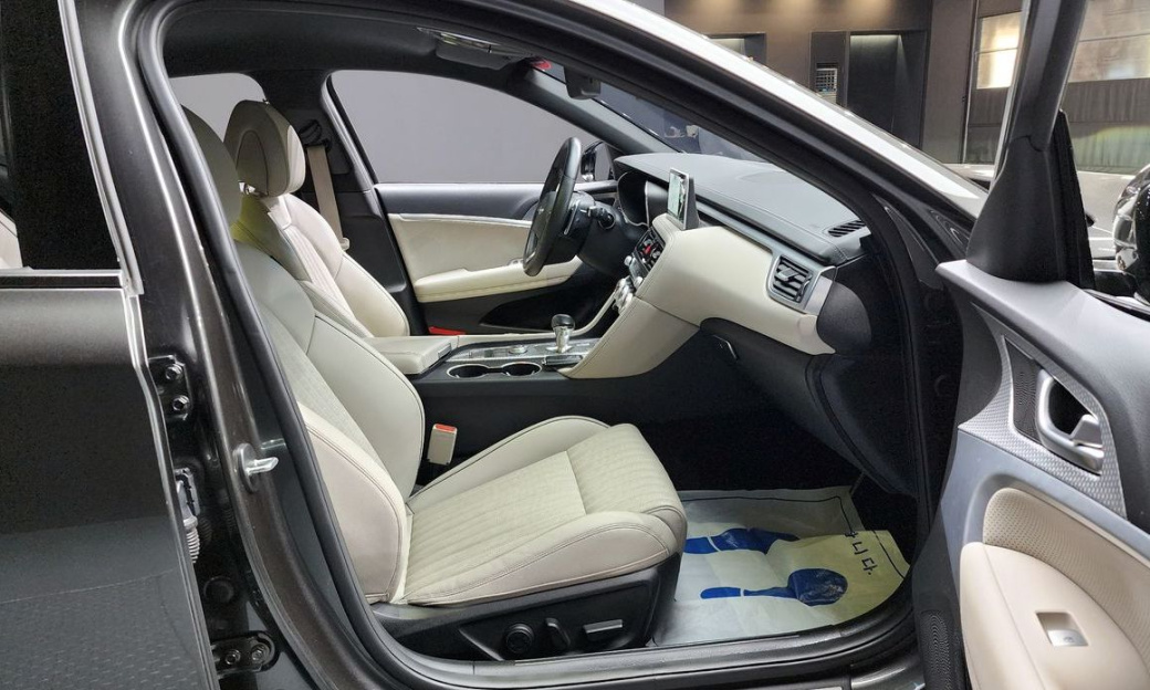Genesis G70 Gasoline 2.0T 2WD, 2022