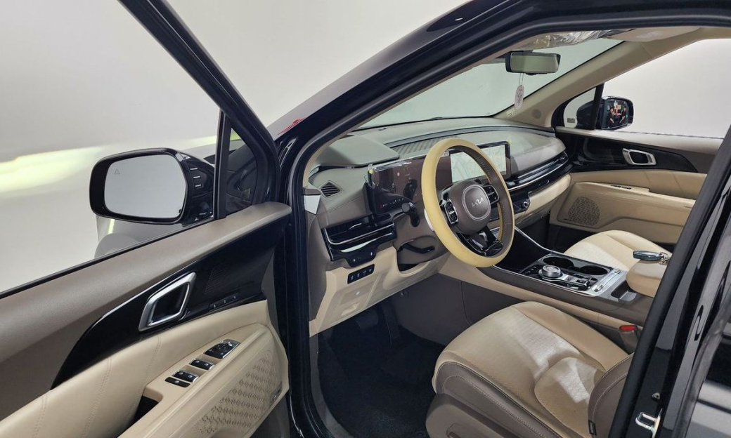 Kia Carnival 7-Seater Signature, 2025