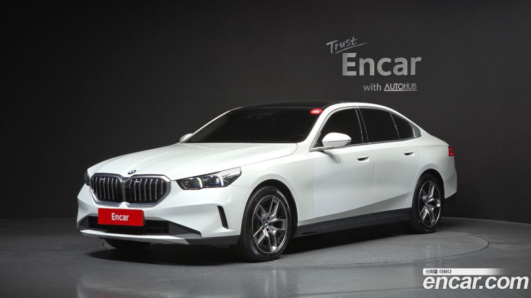 BMW 5-Series 520i, 2024